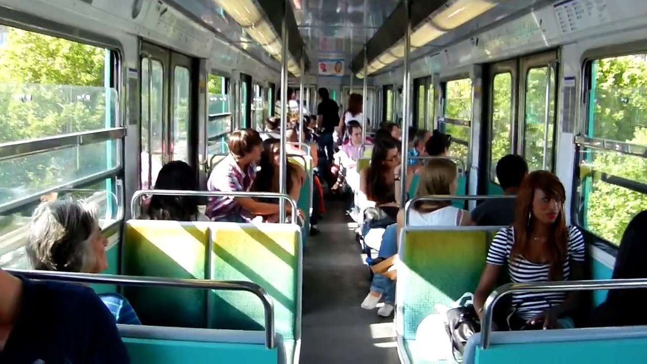 À bord d'une rame MP 73 métro Paris (métro sur pneumatiques)