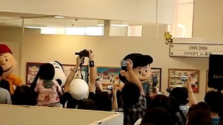 Peanuts dance to Cartoon Heroes @Mitsukoshi department store