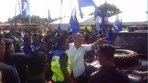 10am : BN and DAP supporters begin shouting match