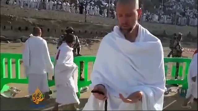 Emouvant Un juif converti à l'islam n'arrive pas à retenir ses larmes au Hadj