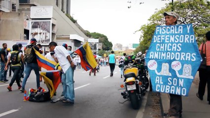 El hombre detrás de los papagayos que hacen temblar al gobierno