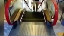 Chinos con Pánico en Escaleras Eléctricas por la Muerte de una Mujer