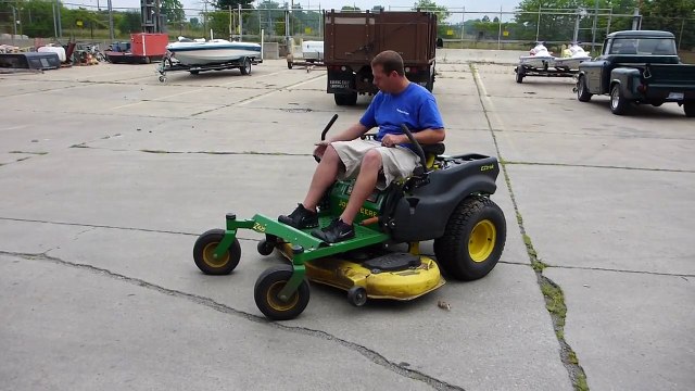 John Deere Zero Turn Lawn Mower