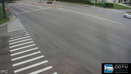 Il perd le contrôle de son pickup à cause d'un aquaplaning