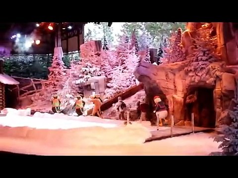 Disneyland Park - Mickey's Winter Wonderland and Once Upon A Dream Parade