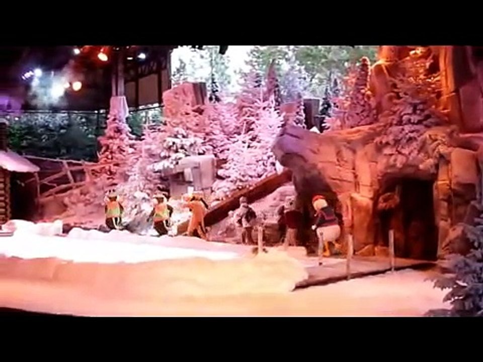 Disneyland Park - Mickey's Winter Wonderland and Once Upon A Dream Parade