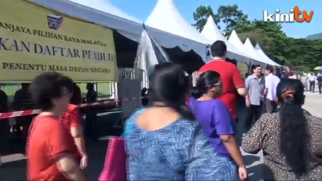 Slow start to polls as voters trickle in