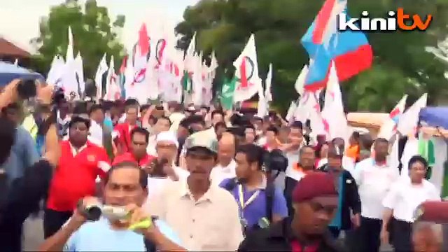 Ramkarpal spotted as Dyana arrives at nomination center