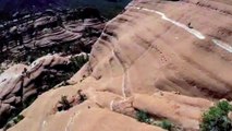 Etats-Unis : un rider arpente les falaises d’Arizona en VTT