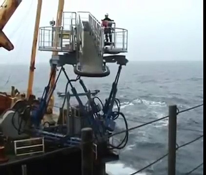 Rampe d'accès offshore stabilisée
