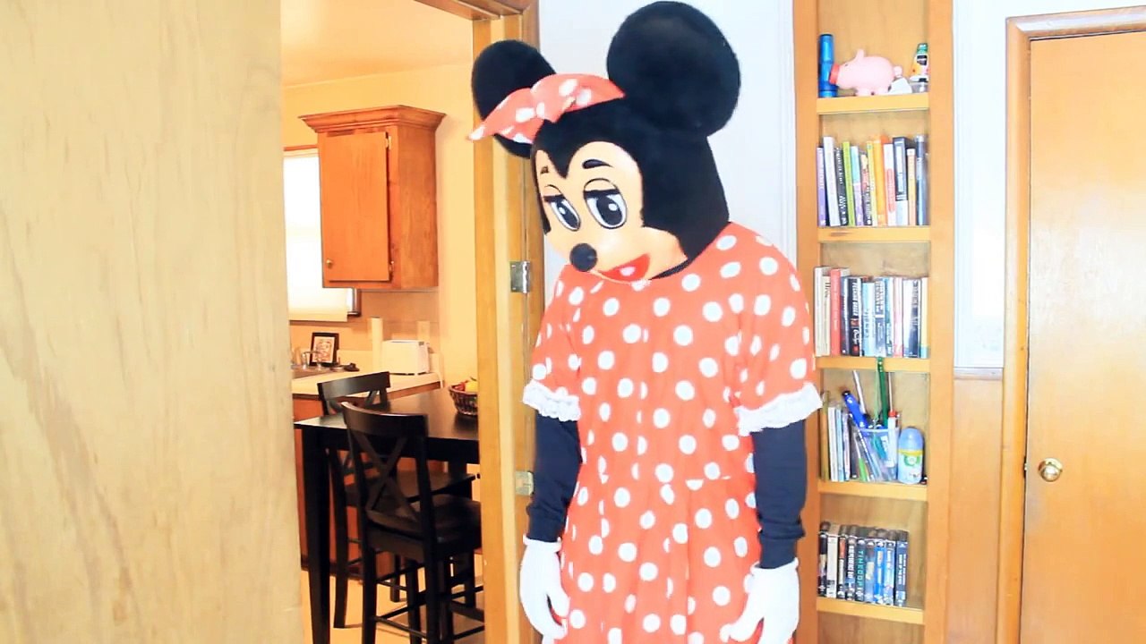 Minnie Mouse TWERKS! (@TheKingOfWeird)