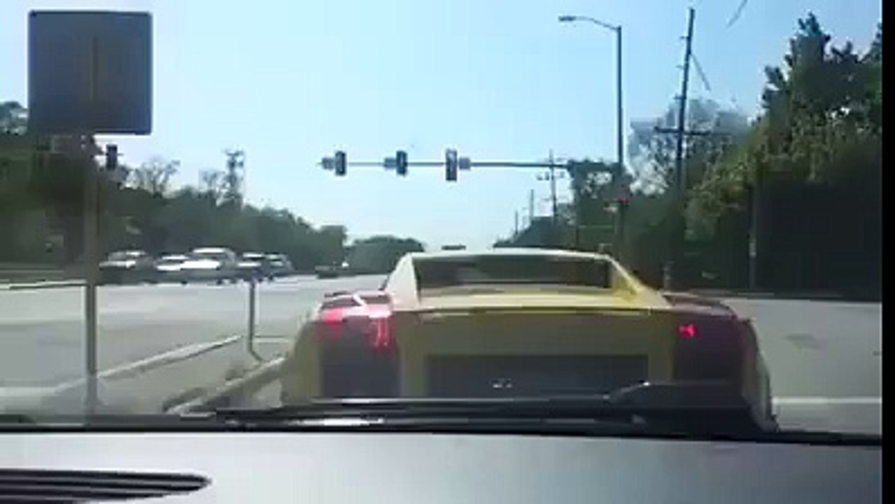 sortir d'un virage n'est pas  évidemment avec  ça Porsche mdr