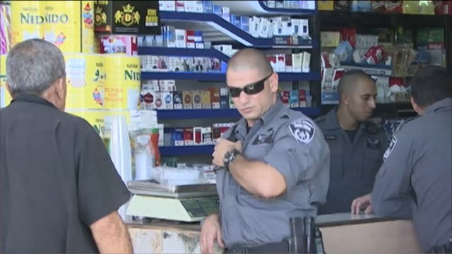 الشرطة الإسرائيلية تدهم محال تجارية بالقدس