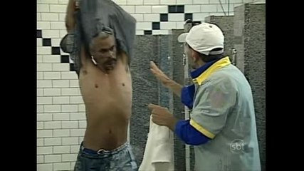 Câmera Escondida: Jogar Água no Banheiro