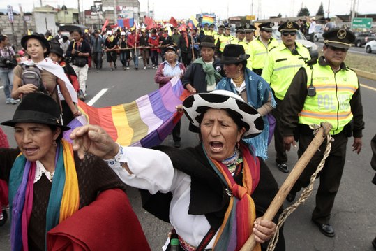 Equateur : des indigènes anti-gouvernement en route vers la capitale Quito