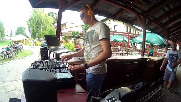 Deep Sesje Weekly Show 098 Mixed By TOM45 And Focuset