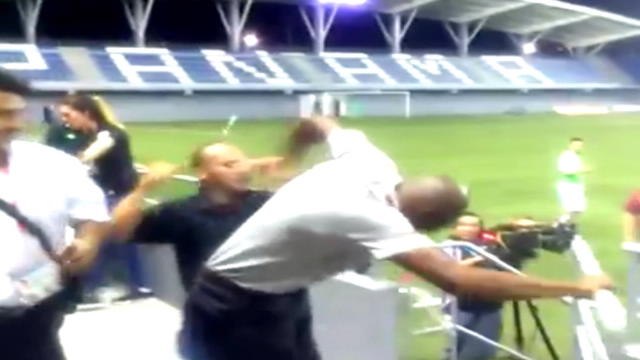 Costa Rica - Wanchope se bat dans les gradins