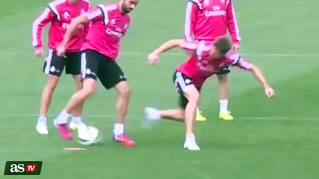 Cristiano Ronaldo - Arbeloa - Coentrao Amazing - Panna Show in Real Madrid Training 2015-HD