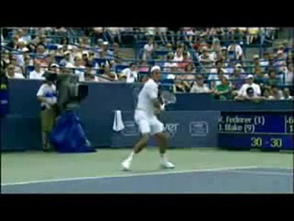 Service and Forehand by Federer (Slow motion)