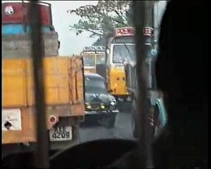 Kamikaze Busfahrt in Süd-Indien bus race in south india