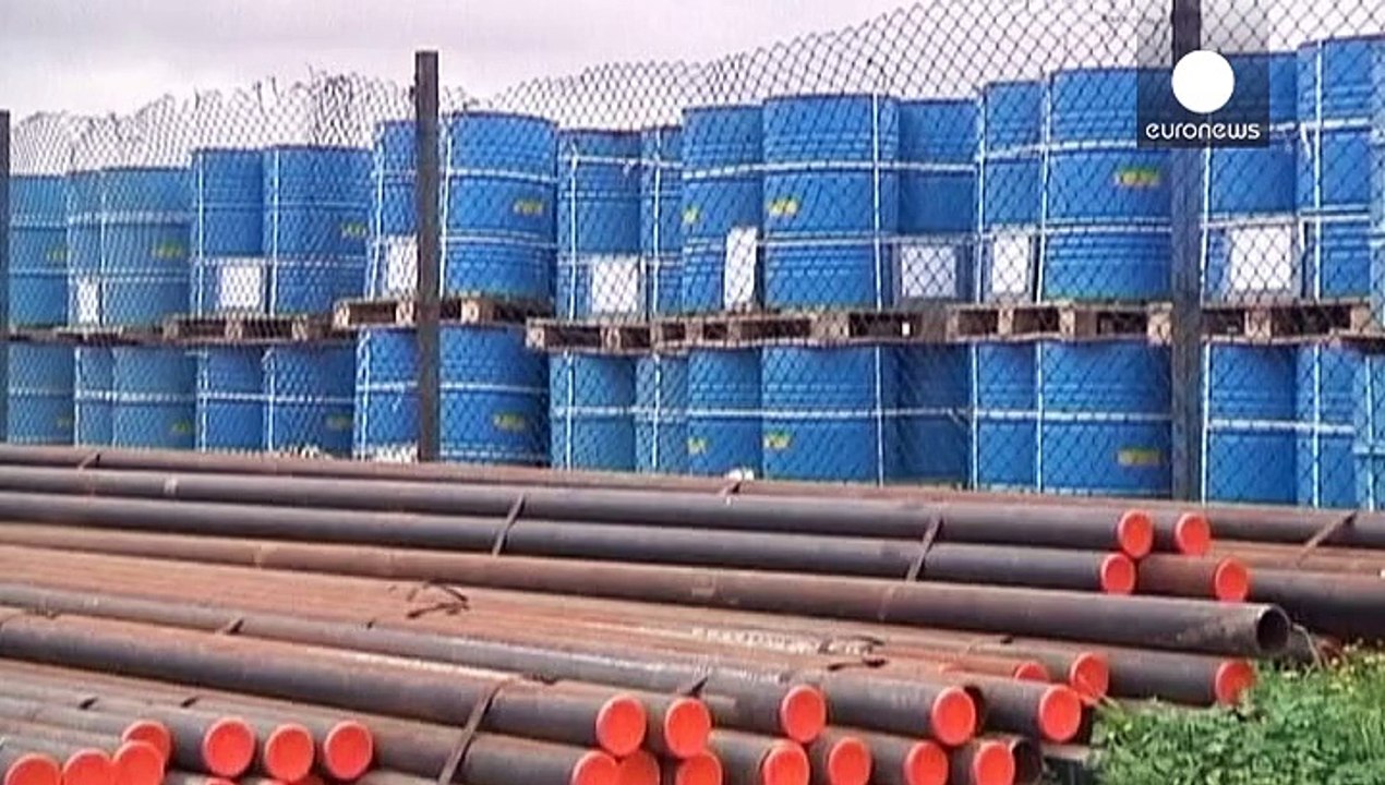 L'IEA: l'eccesso d'offerta di petrolio durerà fino alla fine del 2016