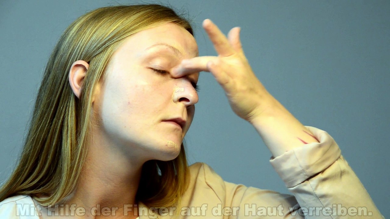 Augenringe wegschminken- komplettes Schminkvideo-Augenringe abdecken