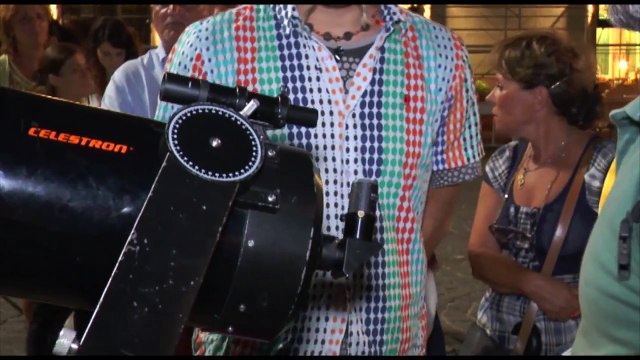 Napoli - Occhi al cielo in Piazza Plebiscito per la Notte di San Lorenzo (11.08.15)
