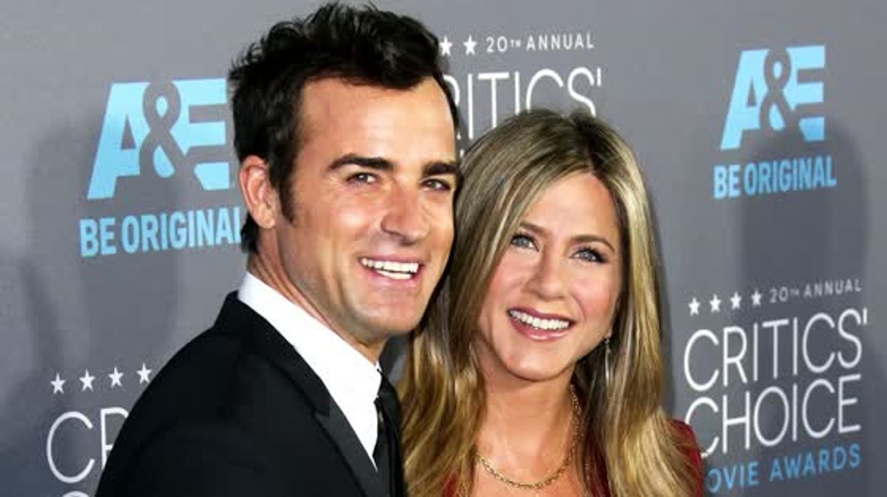 Jennifer Aniston and Justin Theroux Honeymoon in Bora Bora with Friends