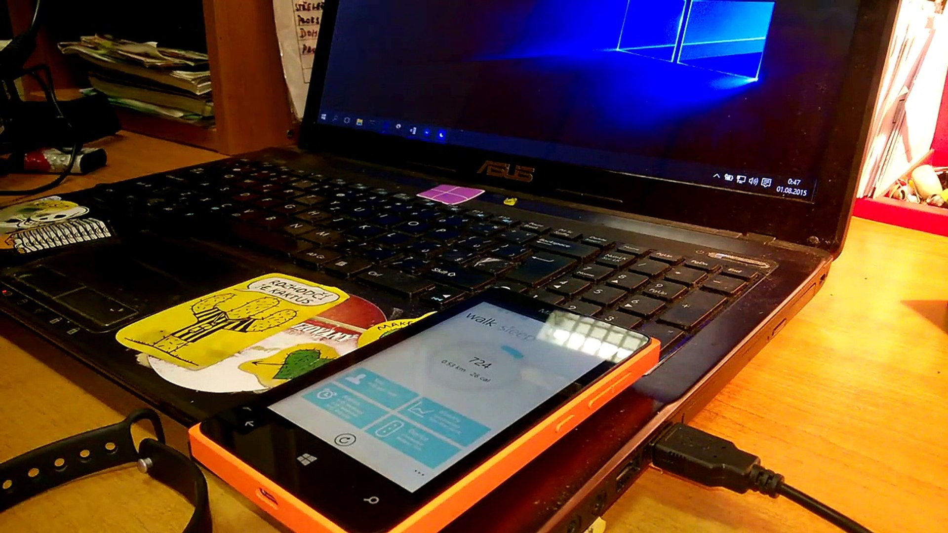 Ukázka aplikace Bind Mi Band pro náramek Xiaomi Mi Band na Windows Phone/ Windows 10 Mobile - video dailymotion