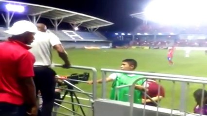 Paulo Wanchope gets into pitch-side fight  - latest football news videos from goal.com