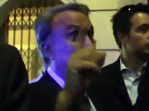 Piero Ricca e lo sputo del disgustoso Emilio Fede