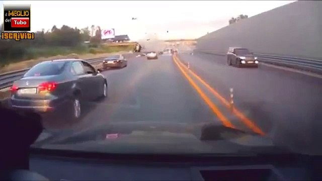 INCREDIBILE INCIDENTE STRADALE!