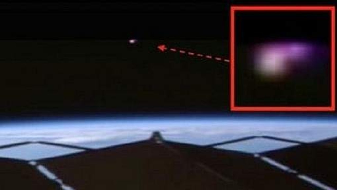 OVNI sur une vidéo enregistrée par l'ISS repèré par un internaute 03 aout 2015