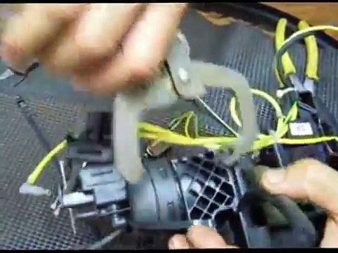 W220 Door lock actuator upper cap for removal and installation-02