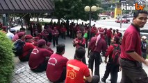 12:30pm: Peserta bawa sepanduk Najib - 'Gua Suka Tipu'