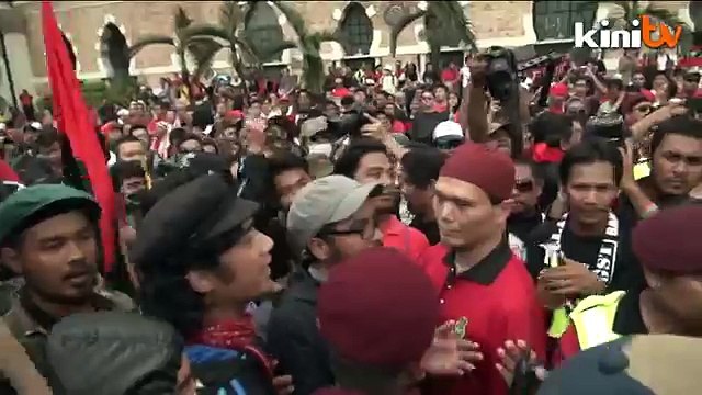 3:35pm: Sedikit kekecohan, tapi keadaan terkawal