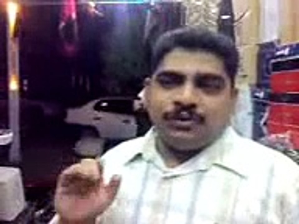 Indian man talking arabic =P