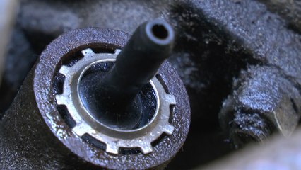 не могу заменить шестерёнку на тормозах . ваз 2107