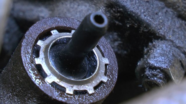 не могу заменить шестерёнку на тормозах . ваз 2107