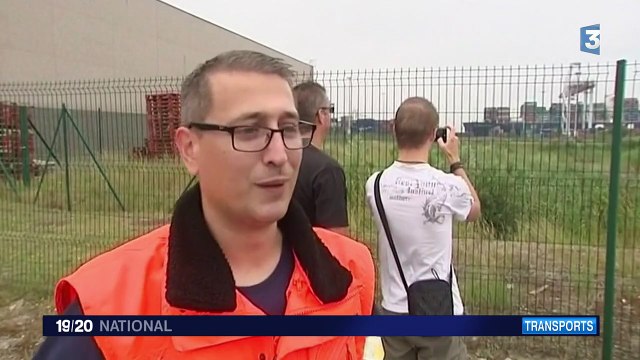 Dunkerque : l'immense porte-conteneurs Alexander von Humboldt a largué les amarres