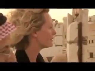 Prezantusja e BBC qanë kur e ndegjon EZANIN