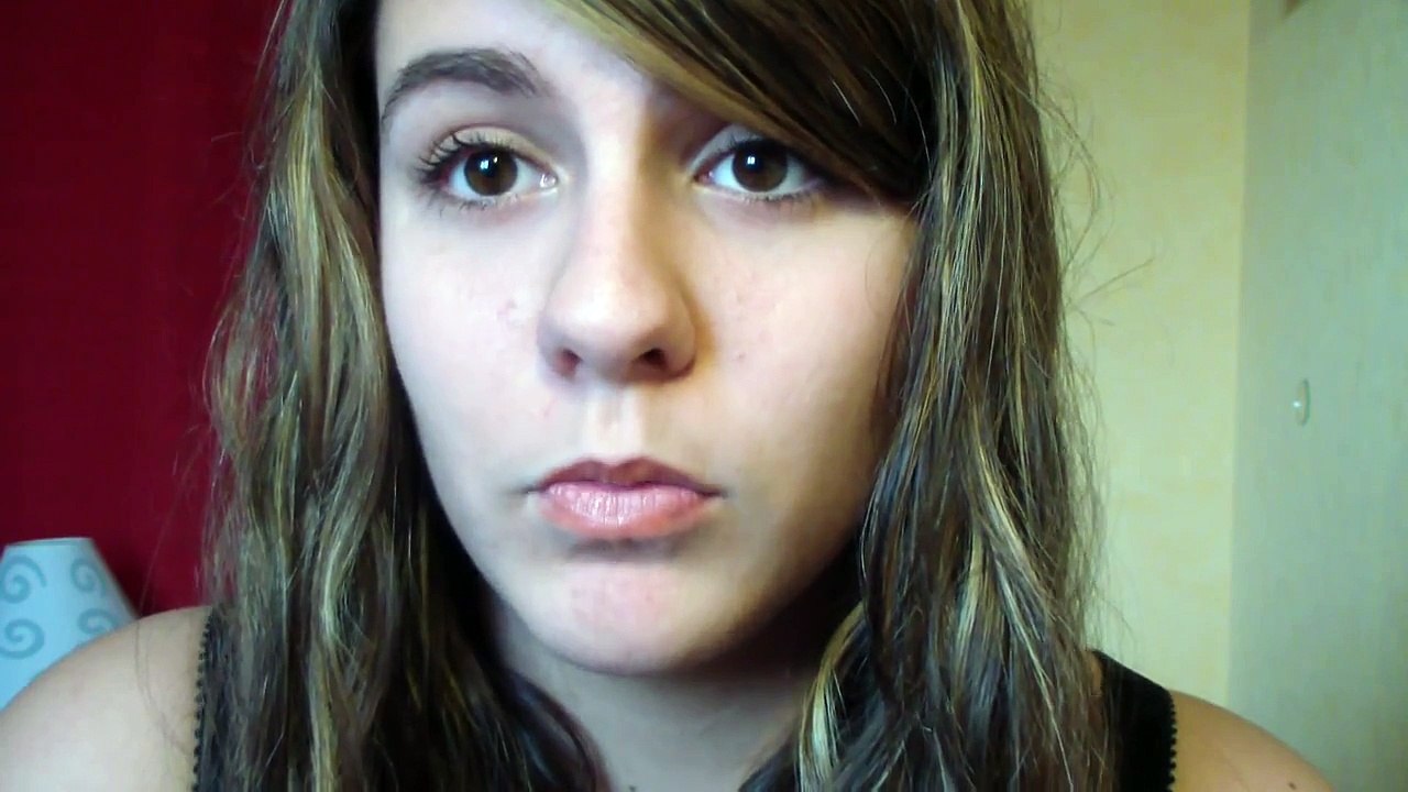 A french girl talk english.