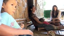 Lily Cole visits Burmese refugee camps 1