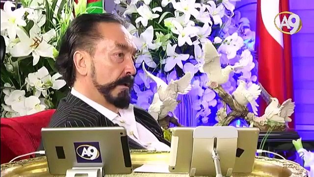 Din hayatın her alanına hakimdir. Din ayrı sosyal hayat ayrı diye bir şey yoktur