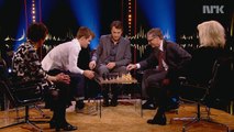 World Chess Champion Magnus Carlsen plays Bill Gates.