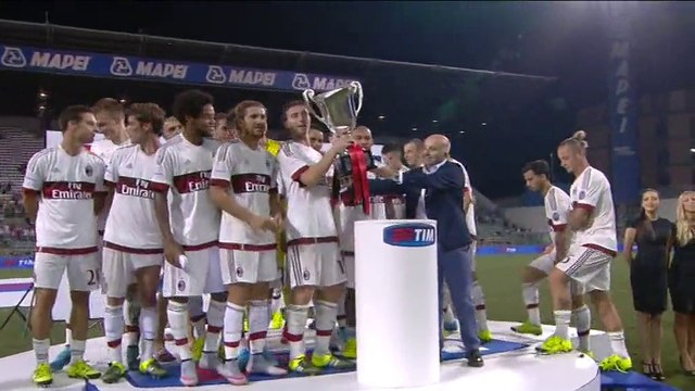 Carlos Bacca wins Best Player award at Trofeo TIM + Milan lifting the Trofeo TIM