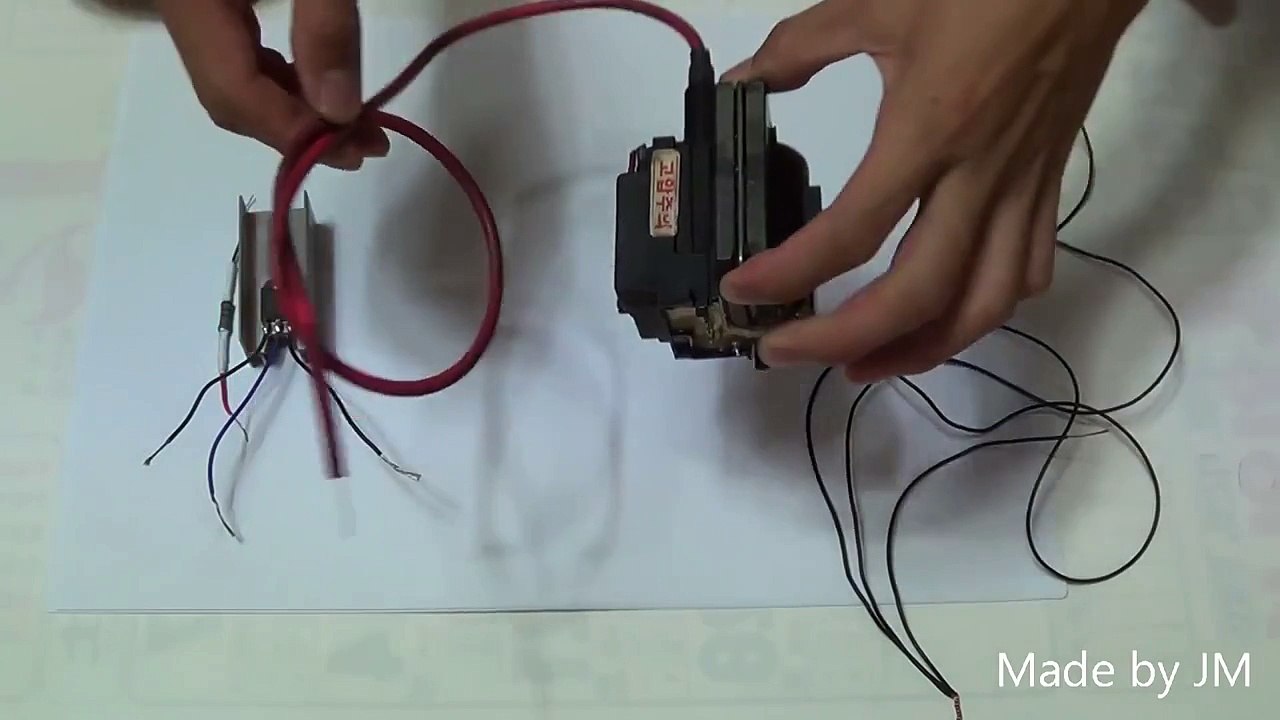 Simple Flyback transformer driver (Blocking oscillator)
