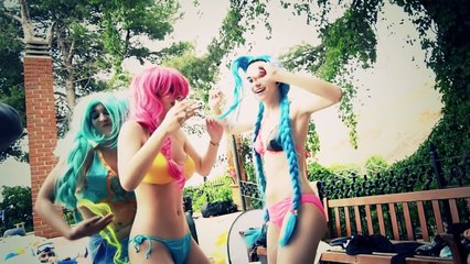 LEAGUE OF LEGENDS POOL PARTY - COSPLAY MUSIC VIDEO