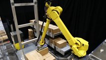 New Palletizing Robot Uses Vision to Read QR Codes and Accurately Palletize Boxes