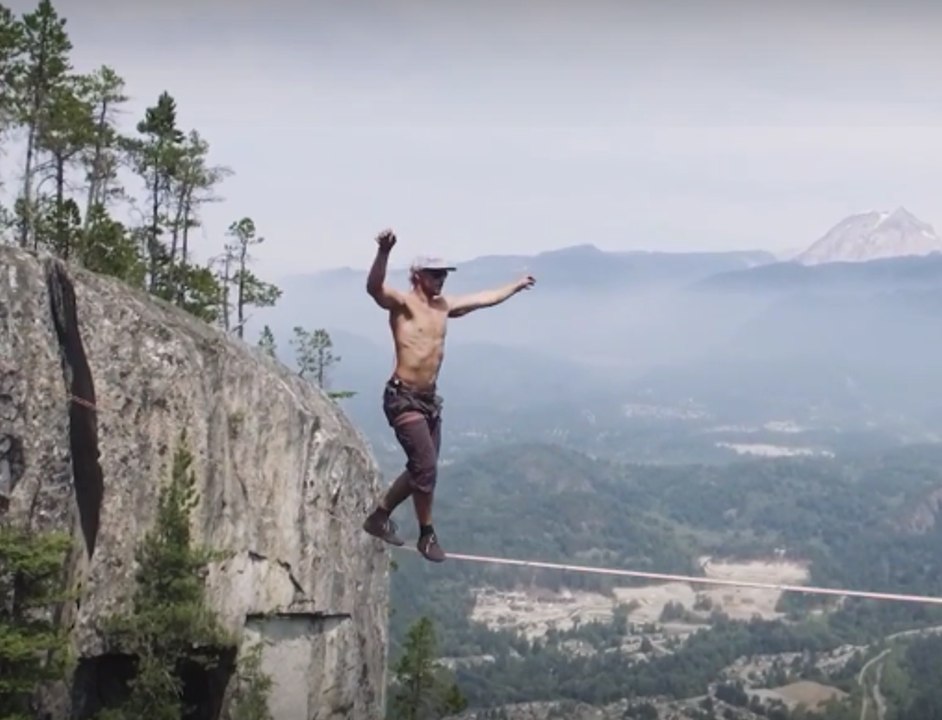 World Record Free Solo - Insane Slacklining!